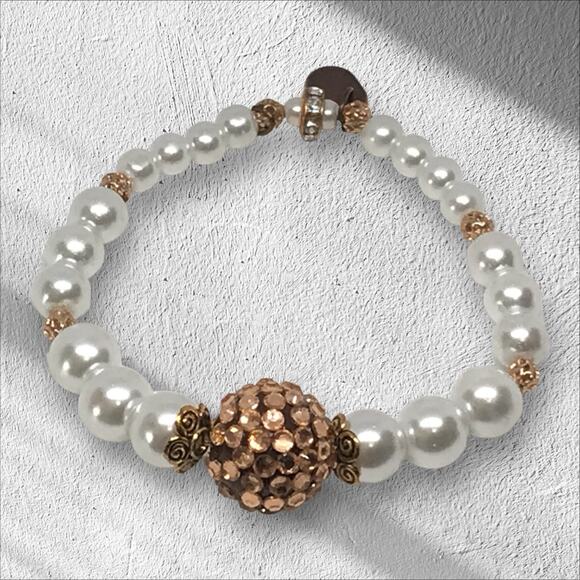 High Maintenance Glass Pearl Bracelet | Elegant Classy Stretch Accessory - Picture 1 of 7